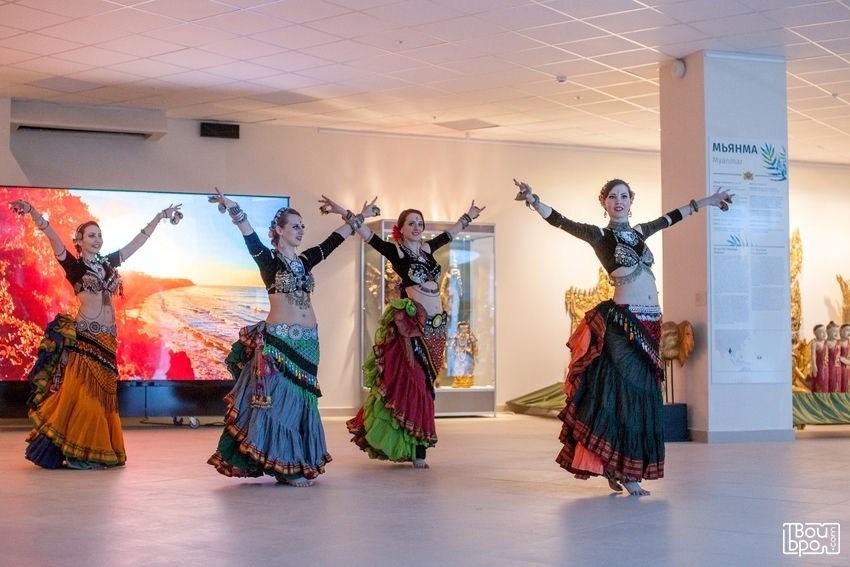 Косплей-шоу на Восточный Новый год