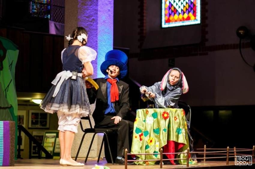 Алиса в стране чудес