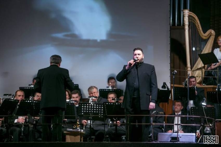 «Воспевая Россию»