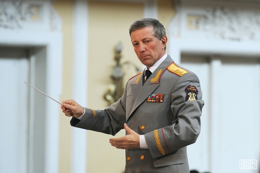 «Воспевая Россию»