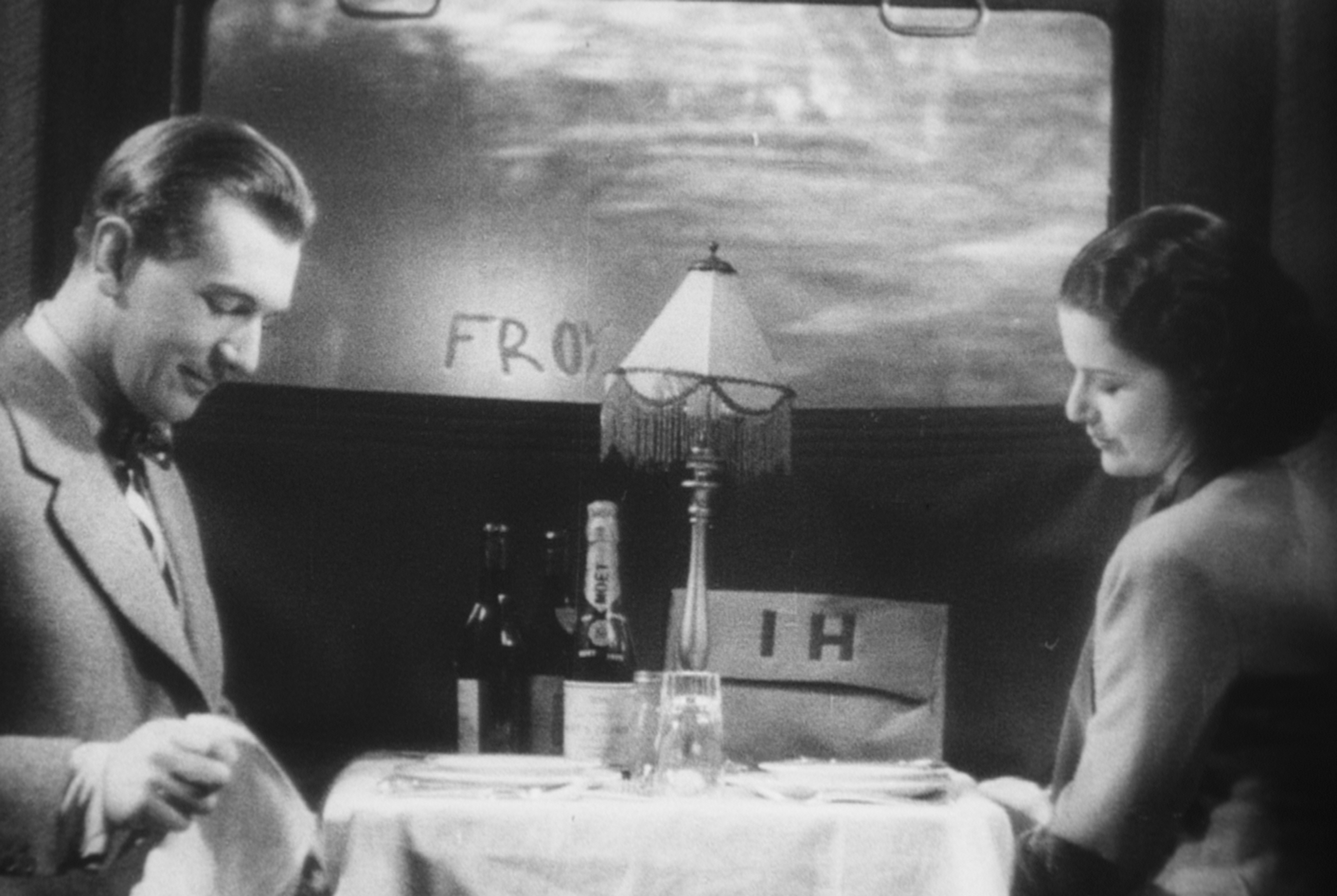 Кадр из фильма «Леди исчезает» 1938 г., Великобритания, реж. Альфред Хичкок 