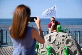 Зеленые человечки и НЛО: В Светлогорске состоялся фестиваль современного искусства «Море внутри»