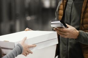Доставка для интернет-магазинов: Как повысить качество обслуживания после покупки