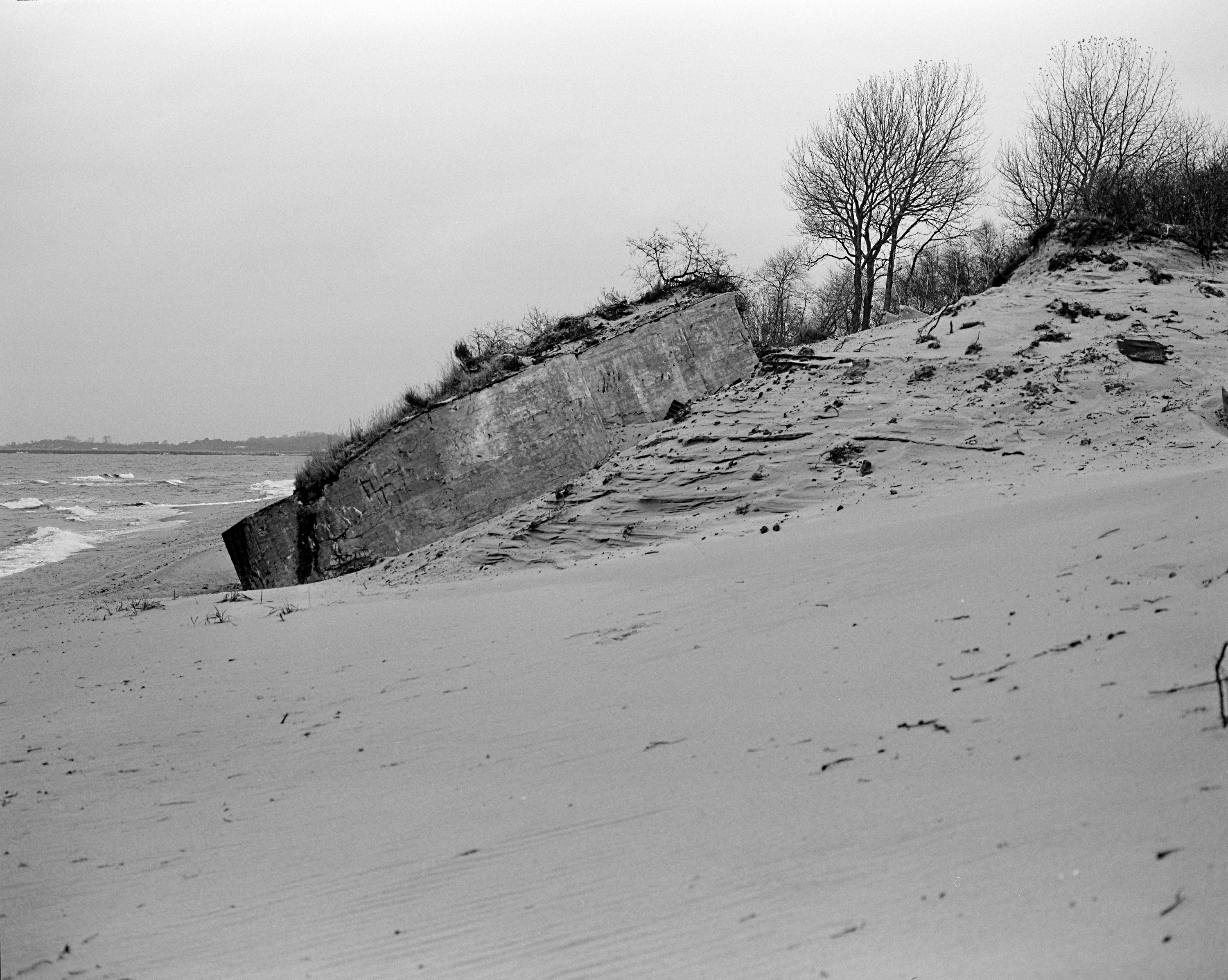 С 19 апреля до 29 мая: «Бункеры»