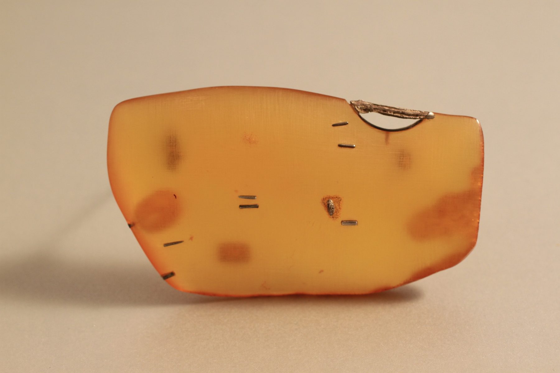 С 13 апреля по 13 мая : «Шедевры янтарного фонда»