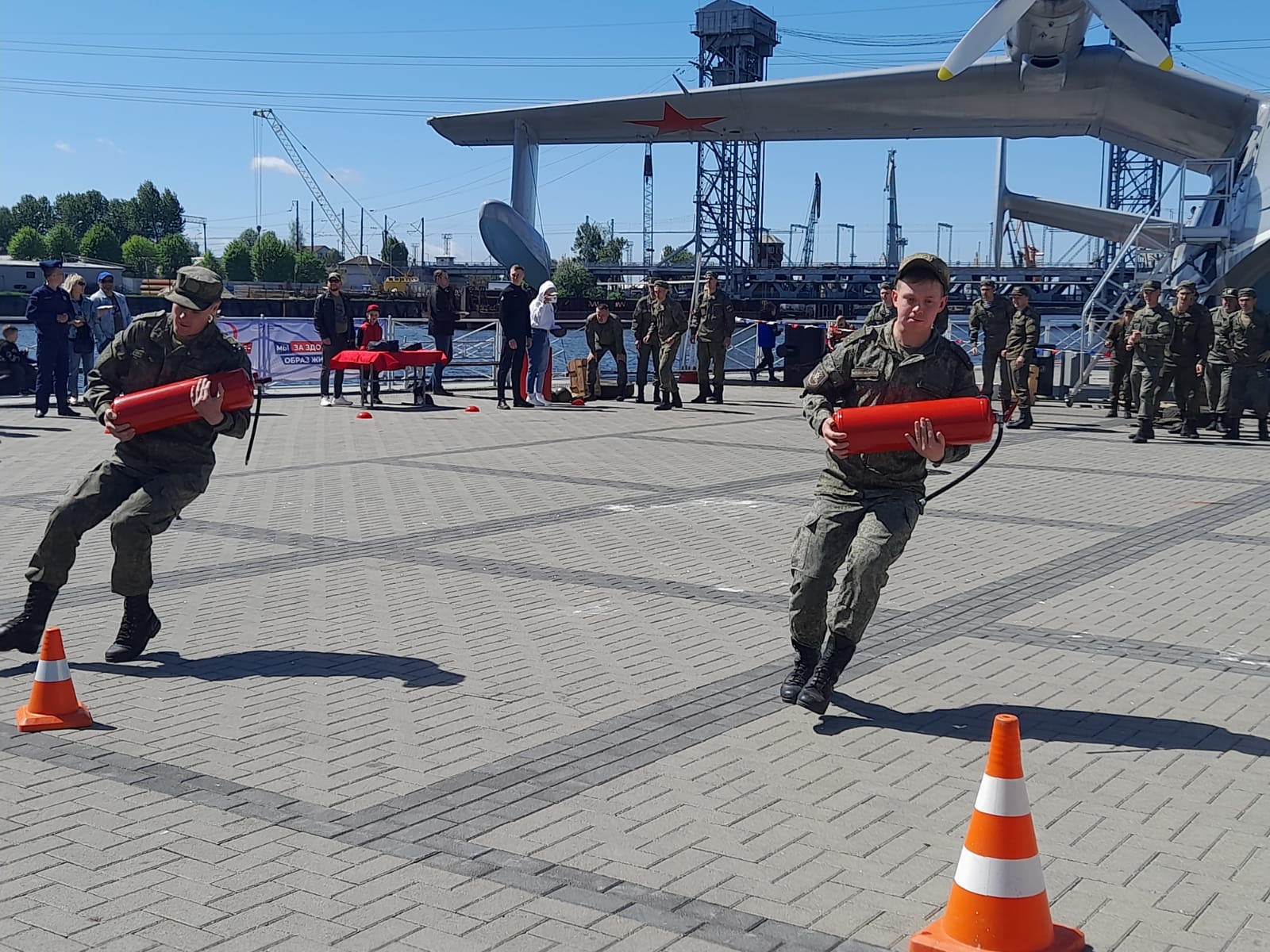 Военно-спортивный праздник : в честь 320-летия Балтийского флота
