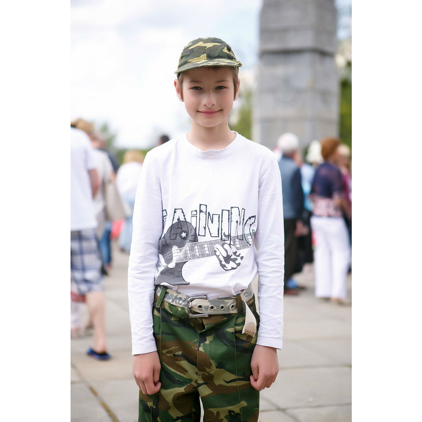 Миша Джигайло, 10 лет:- Я из Новосибирска, первый раз на параде в Калининграде. Чем отличается День Победы в Новосибирске? Там можно посмотреть на парад, тут - нет. Людей меньше. 