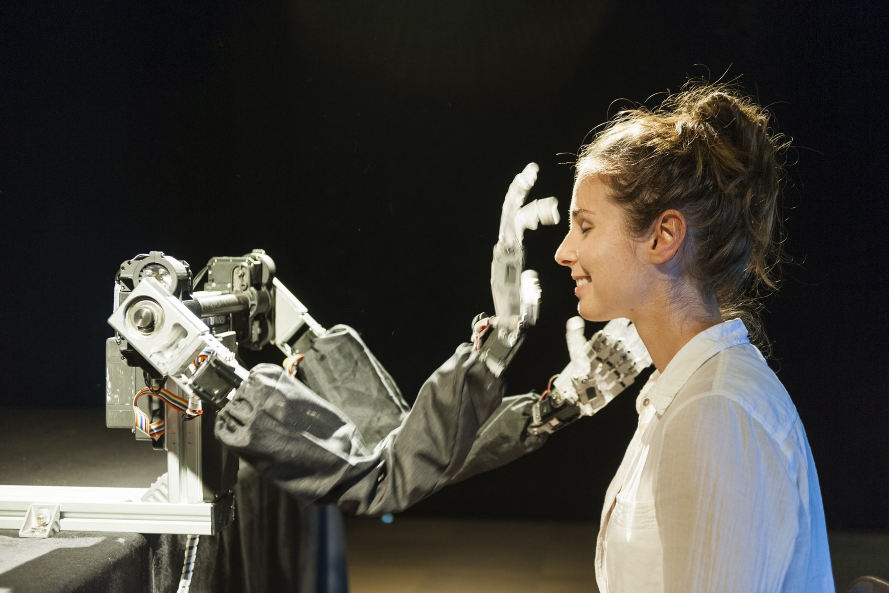 Луи-Филипп Демер (Сингапур). «Слепой робот», 2012 г. Интерактивная робототехническая инсталляция. Смешанная техника. © 2014 г. Фото: Луи-Филипп Демер. 