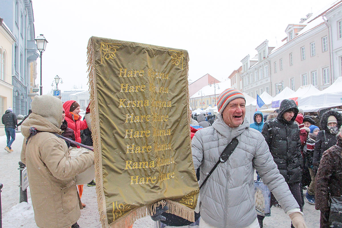 Калининград – не единственное место на планете, где ненавидят свою погоду: нынешний Казюкас проходил под обильным снегопадом, который для опенэйр-праздника – почти приговор. 
