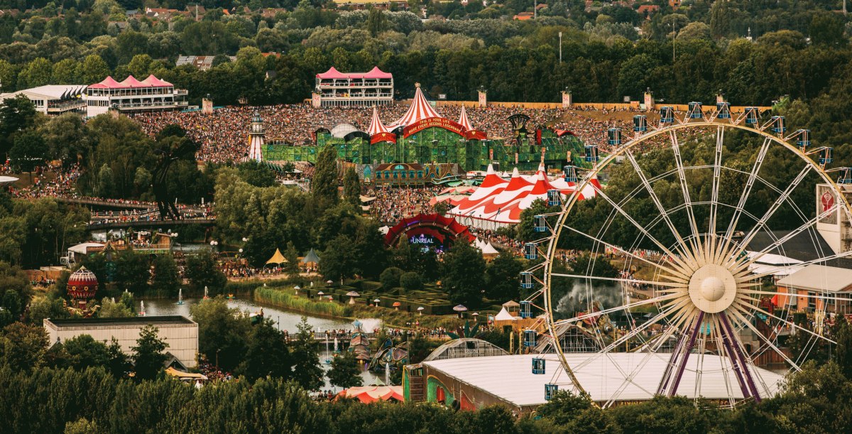 Что представляет из себя крупнейший фестиваль Tomorrowland  и как на него попасть 