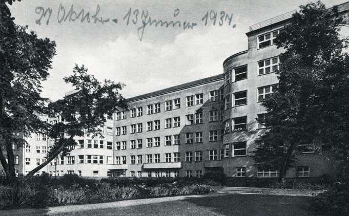 Калининградская областная больница, бывшая больница Милосердия (ул. Клиническая, 74). 
