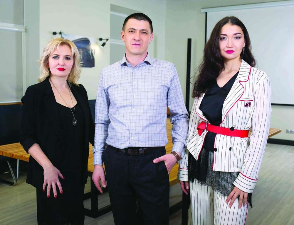 Приехав из Челябинска, Инга, Евгений и Юлия выбрали профессиональное развитие в компании «Этажи» 