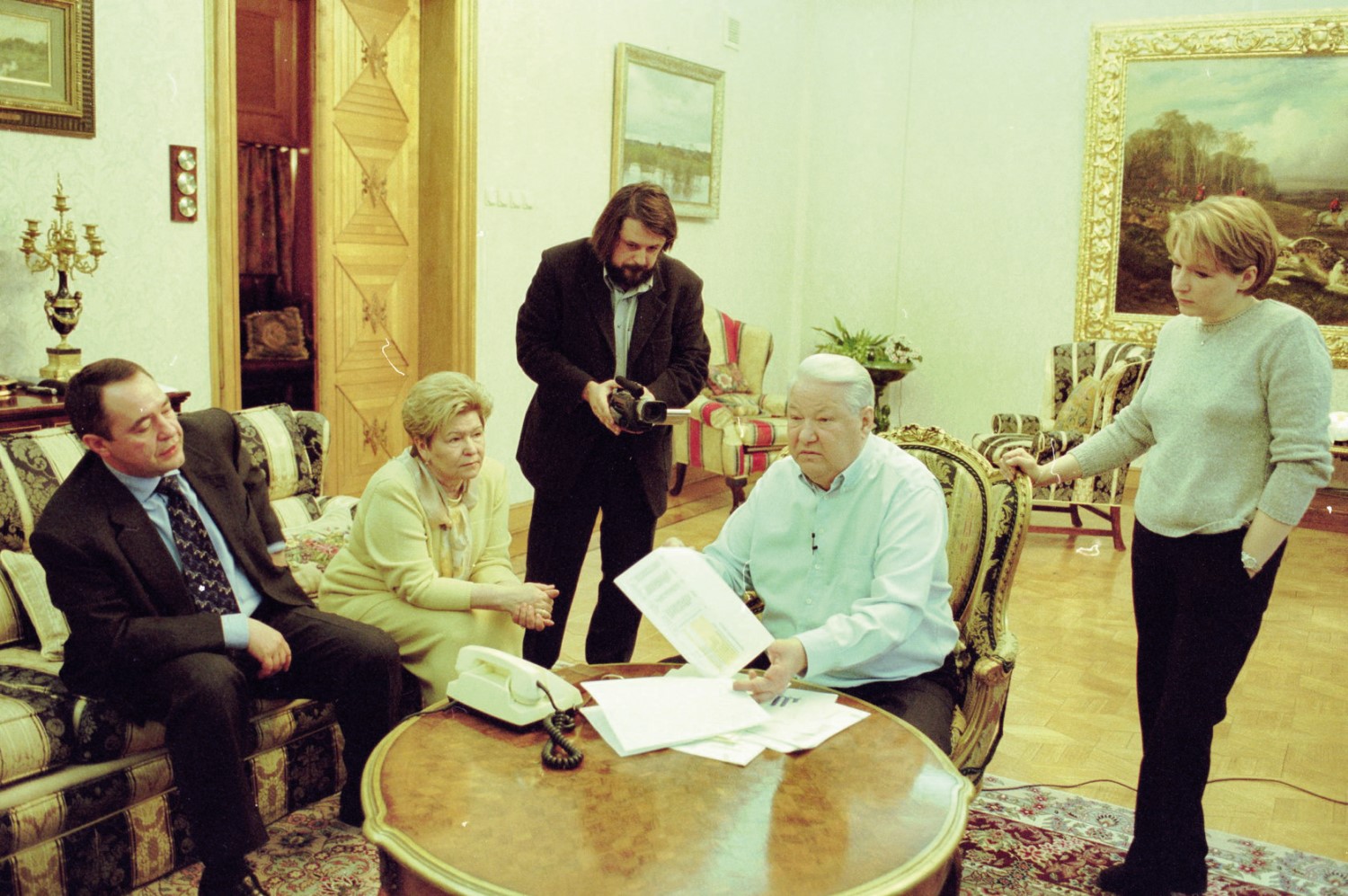Манский снимает экс-президента Ельцина. Кадр из фильма «Свидетель Путина» 