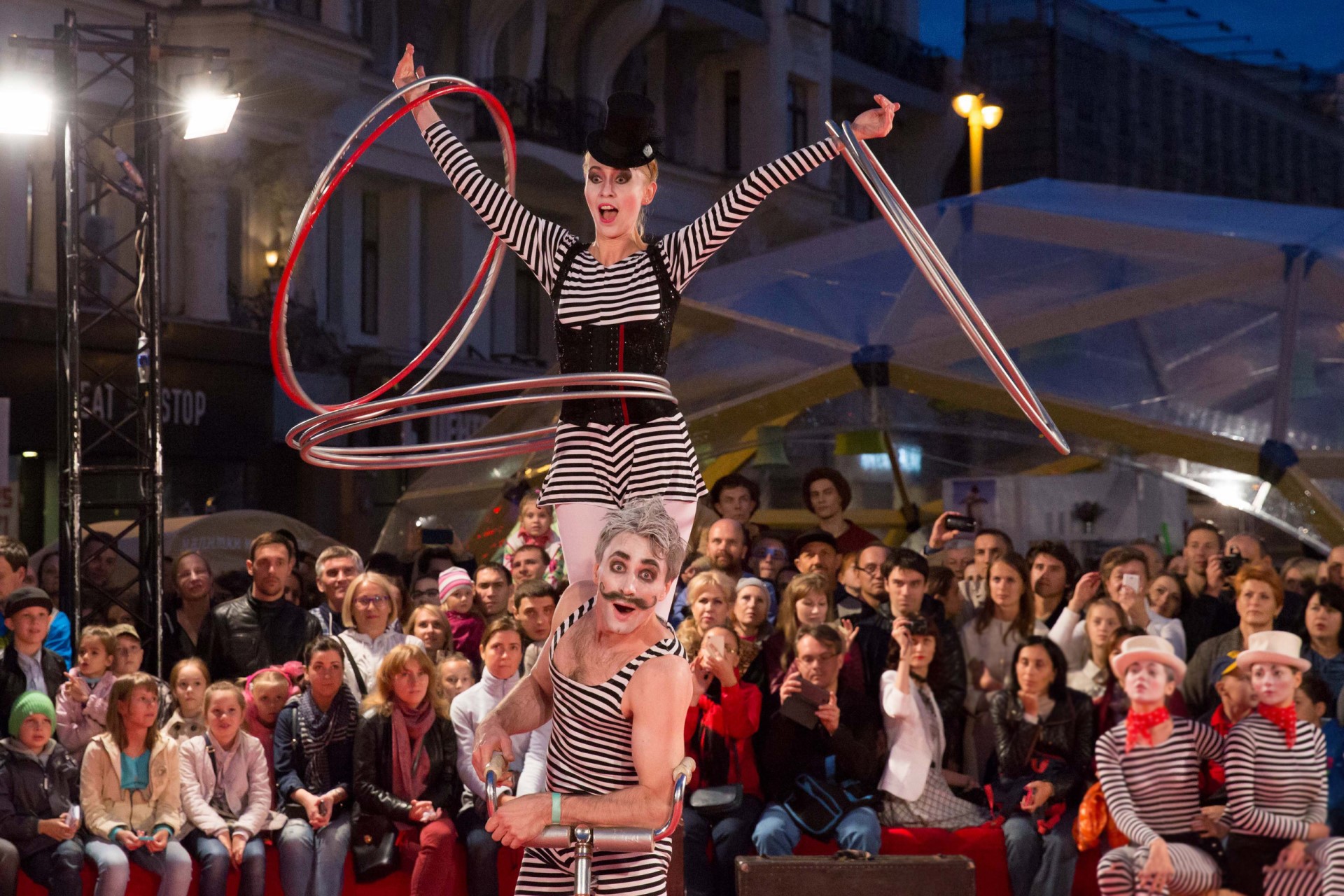 Уличное представление «Антикварный цирк» 