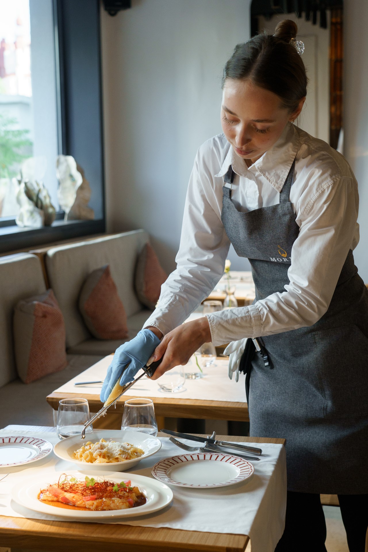 Кафе-бар в честь Челентано, магазин суши и шаурма с камчатским крабом 