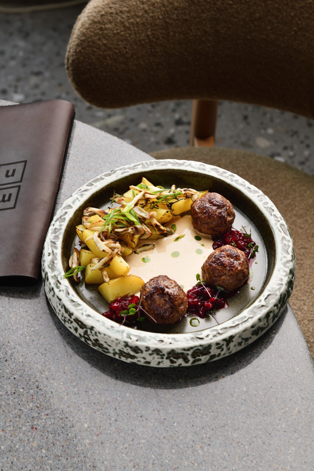 Кафе-бар в честь Челентано, магазин суши и шаурма с камчатским крабом Фото №3