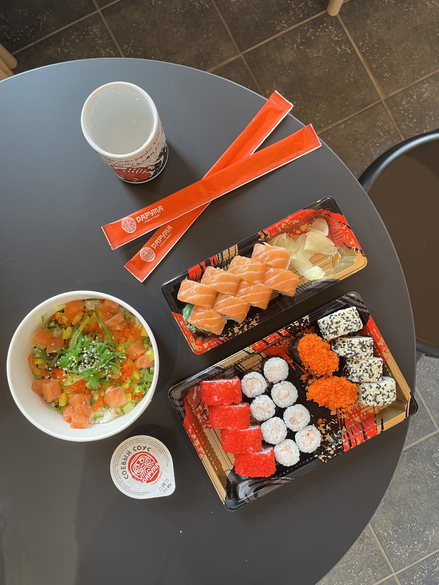 Кафе-бар в честь Челентано, магазин суши и шаурма с камчатским крабом Фото №4