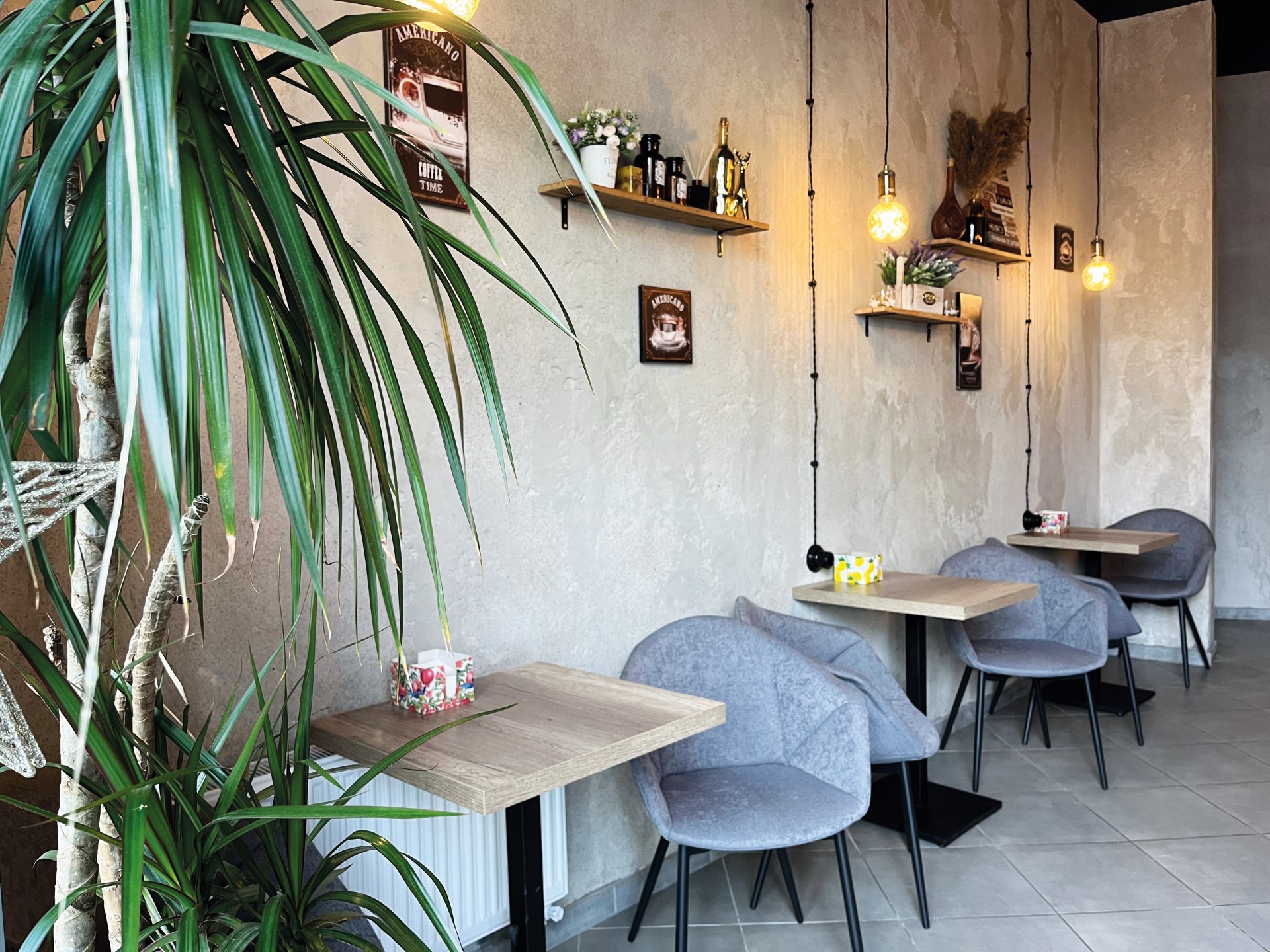 Кафе-бар в честь Челентано, магазин суши и шаурма с камчатским крабом Фото №6
