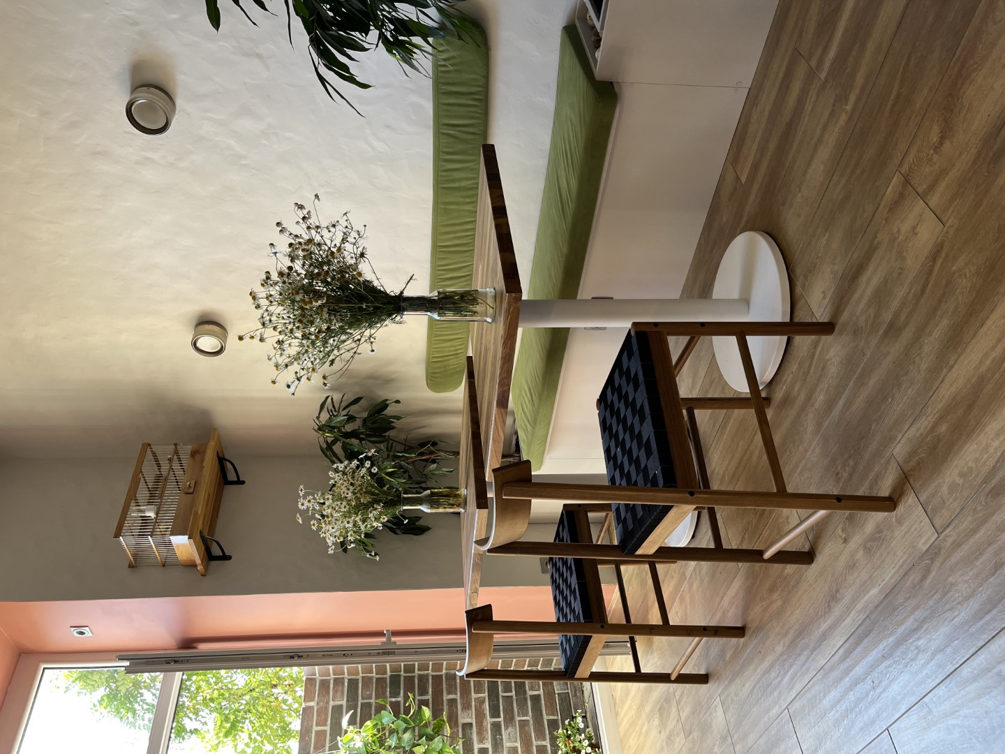 Ботвинья с любистоком, кафе на пляже и кофейня с птичкой Фото №4