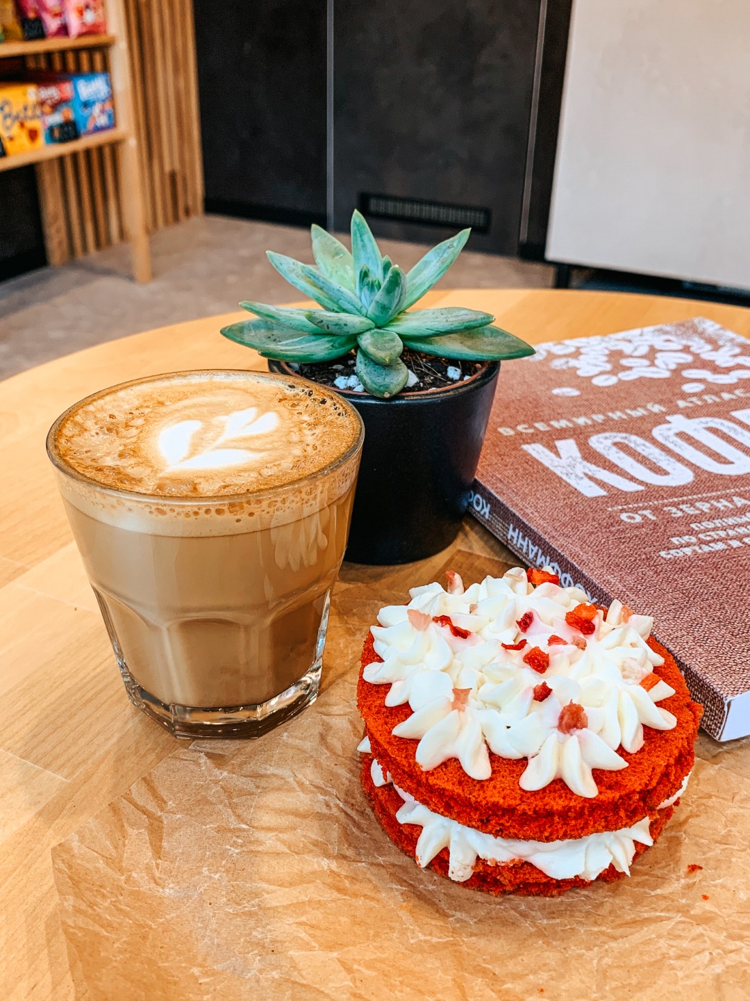 Ботвинья с любистоком, кафе на пляже и кофейня с птичкой Фото №7