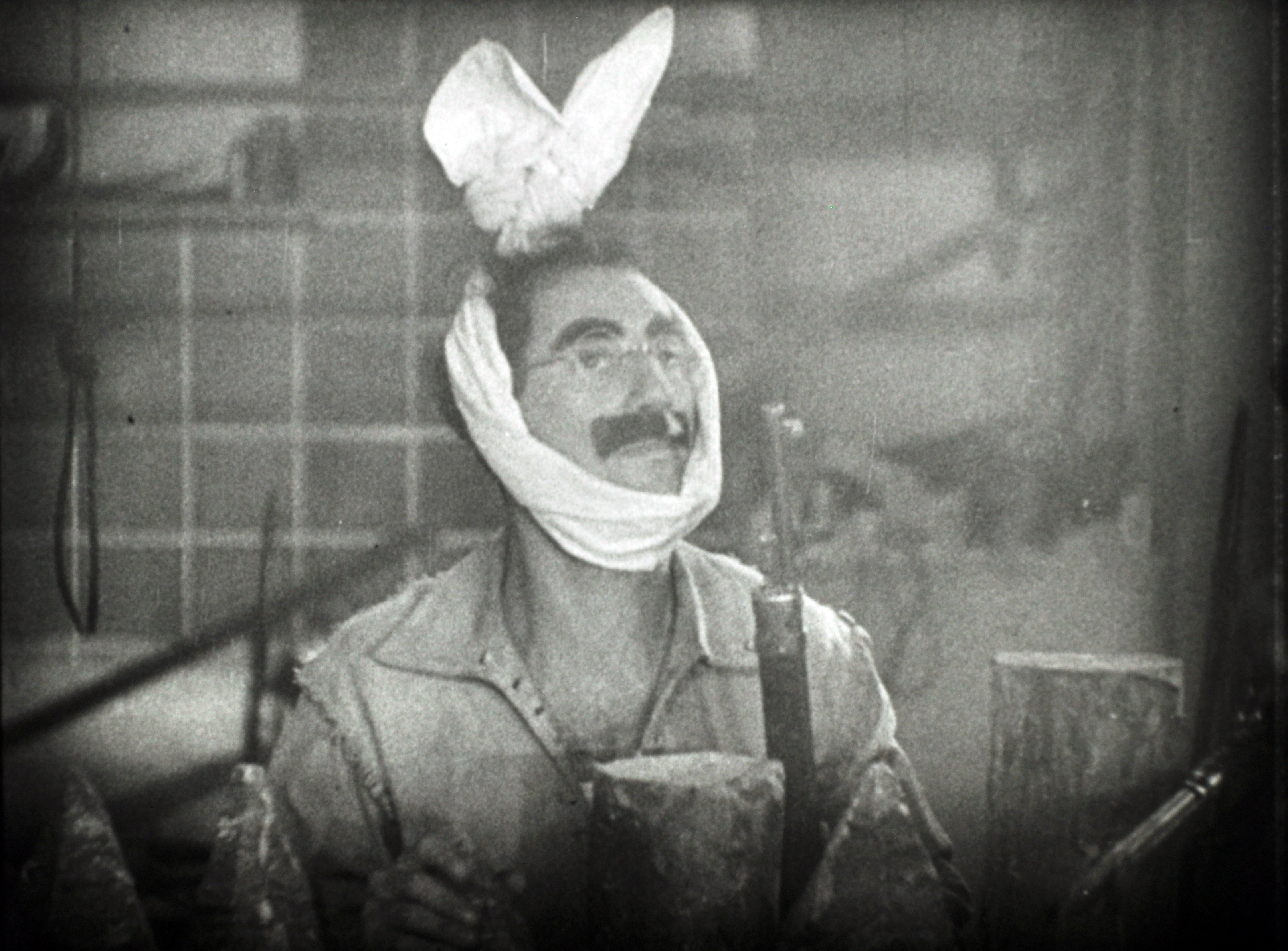 Кадр из фильма «Утиный суп» 1933 г., США, реж. Лео МакКери 