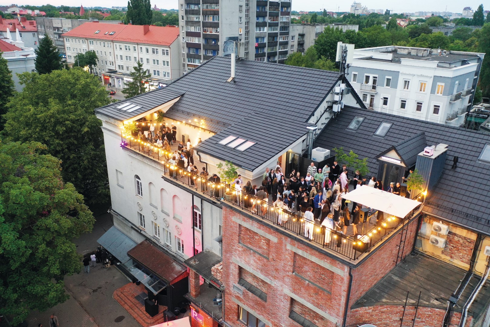 7, 14, 21 и 28 июля, c 18:00 до 23:00, от 1000 руб.Крыша кинотеатра «Заря». Калининград, проспект Мира, 41-43 