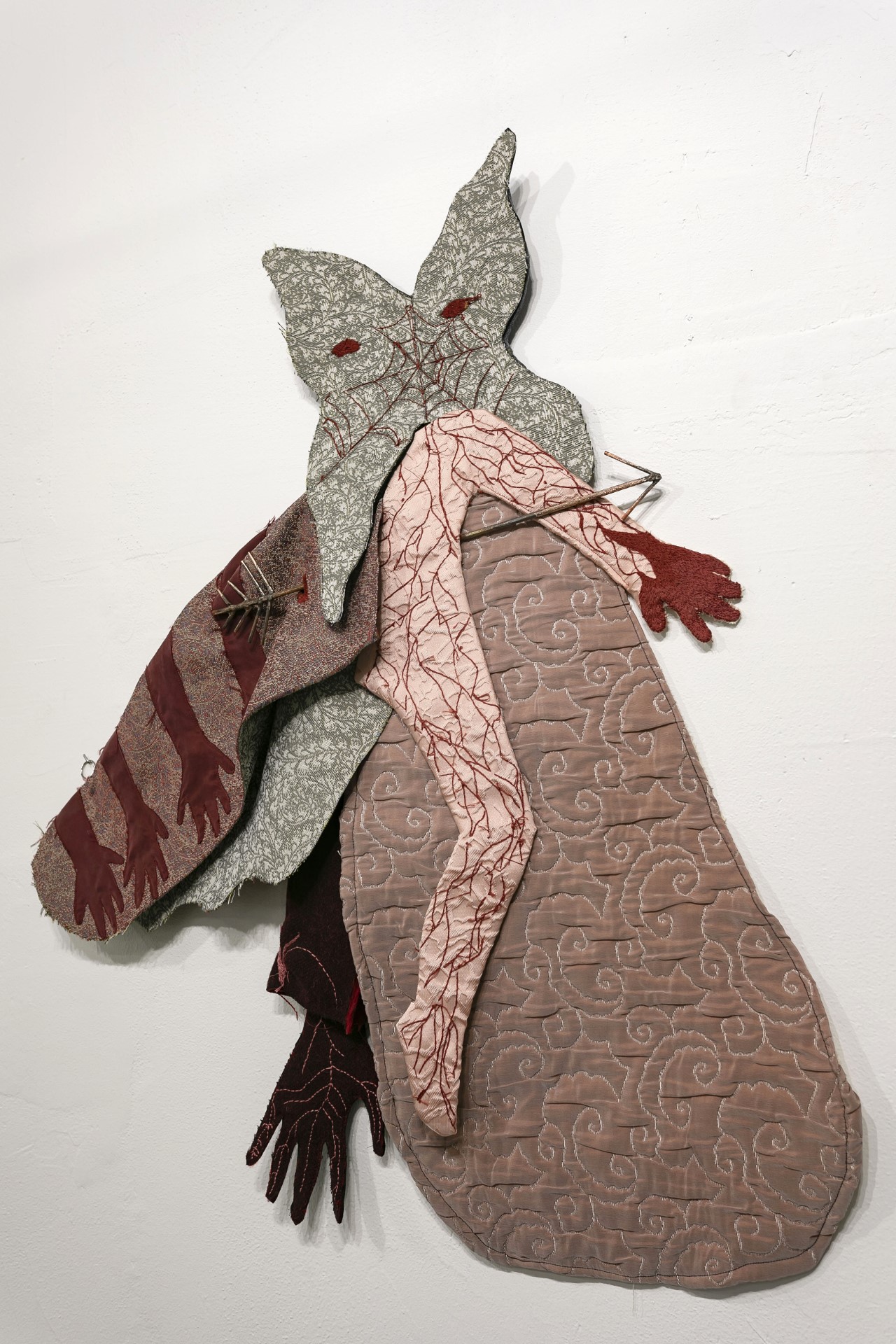 Как современные художники переосмысляют массовое увлечение эзотерикой Фото №4