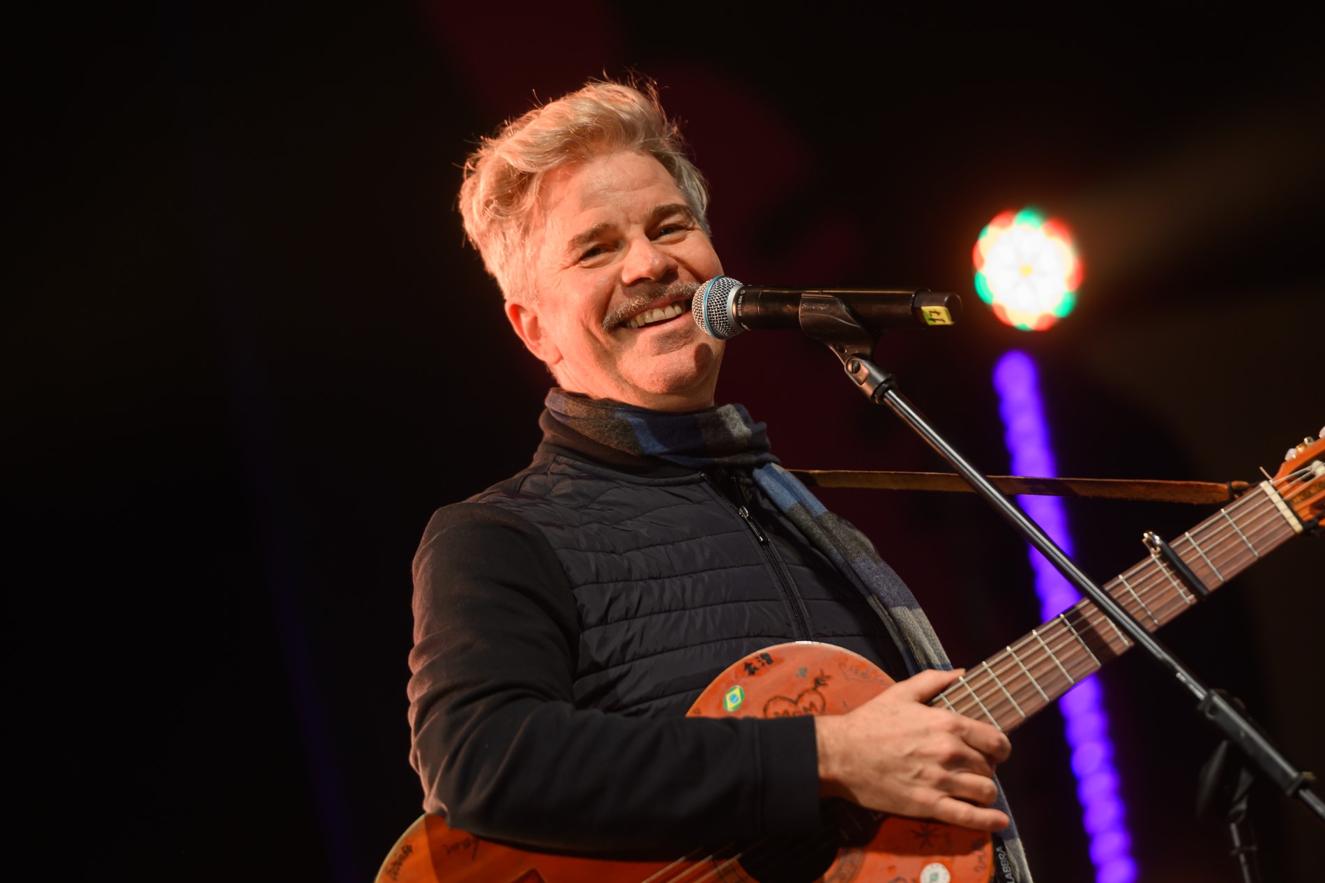 Лидер Brazzaville о песнях, спасающих жизни, и одержимости соцсетями 