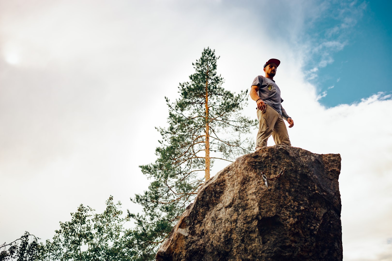 Зависаем на скалодроме и учимся карабкаться по стенам Фото №3