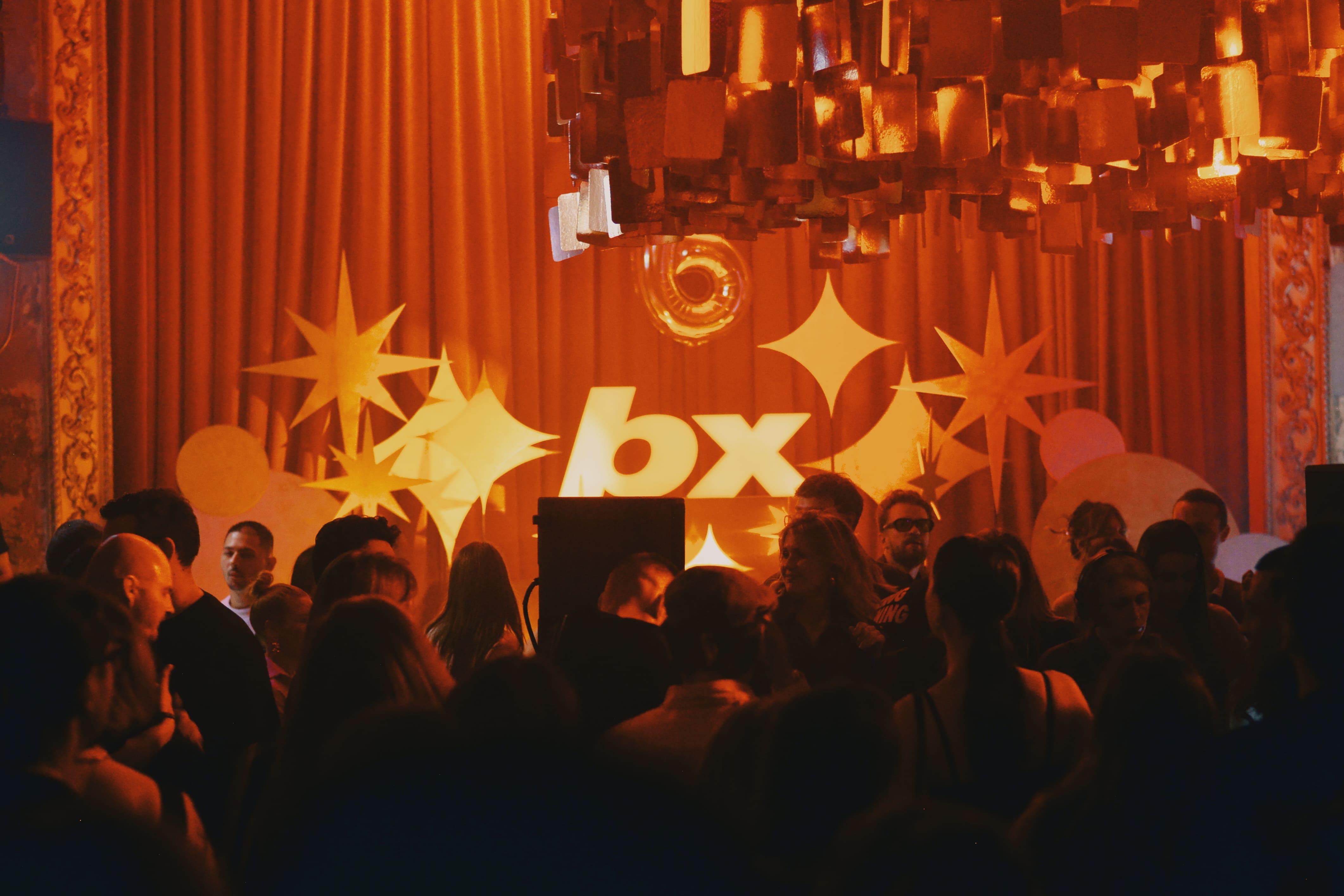 25 апреля, с 22:00 до 05:00, от 700 руб.Клуб «Универсал». Калининград, проспект Мира, 41–43 