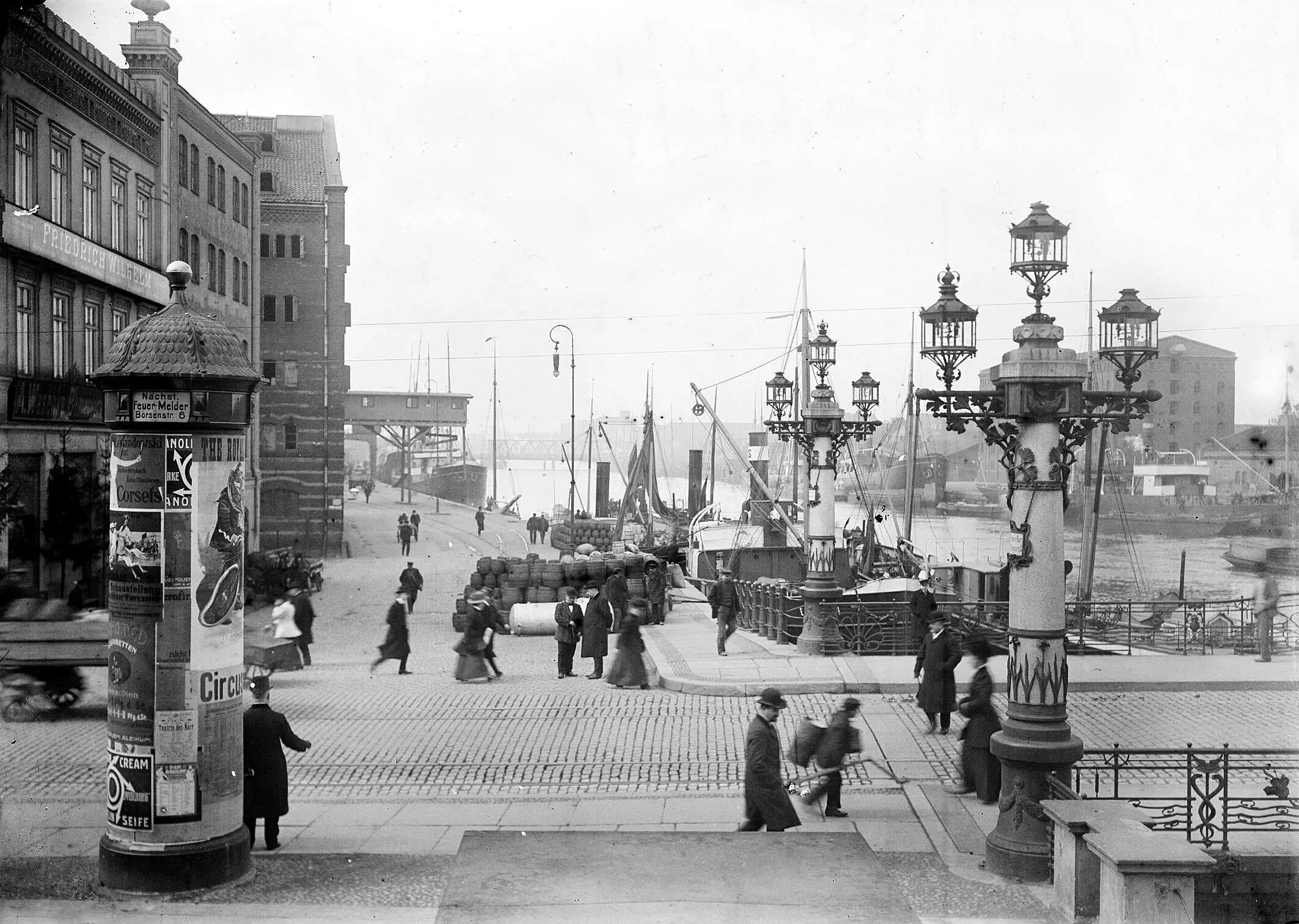 Börsenstraße — Старопреголськая набережная 