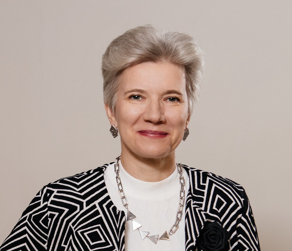 Елена Степанова — к.э.н., гендиректор частного «Музея денег», экс-директор по маркетингу Harvard Business Review в России. Ее тема — продвижение: как о тебе узнают и почему выберут именно тебя. 