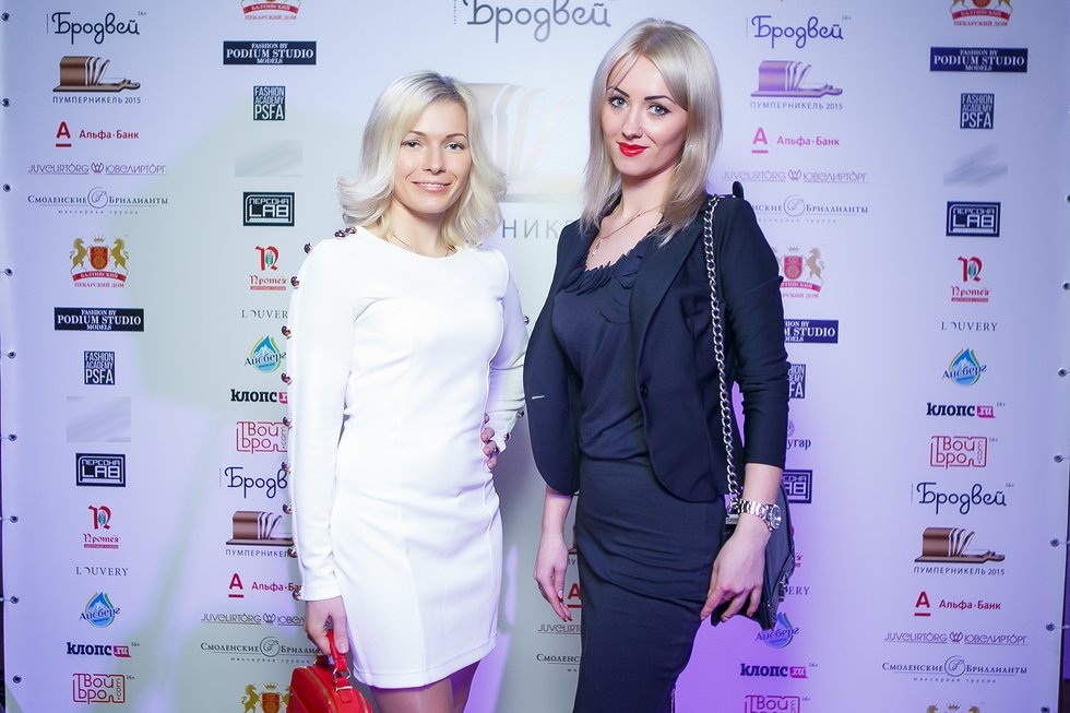 Оксана Пономарева (парк-отель "Филипп", слева) с гостьей церемонииФото: 5