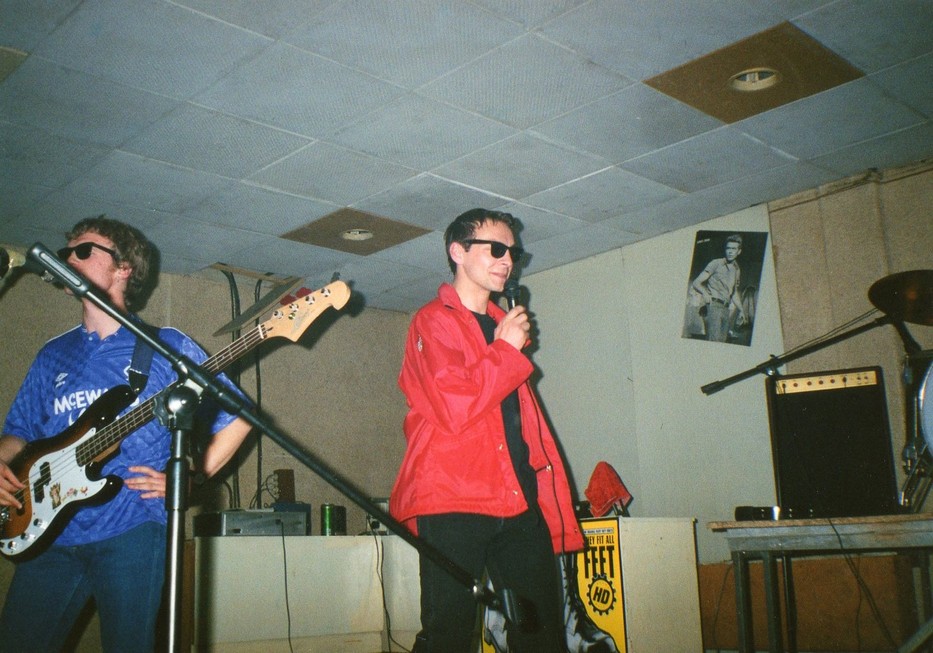 Концерт группы "Гитары и джинсы" в Доме Пионеров, 1996Фото: 12