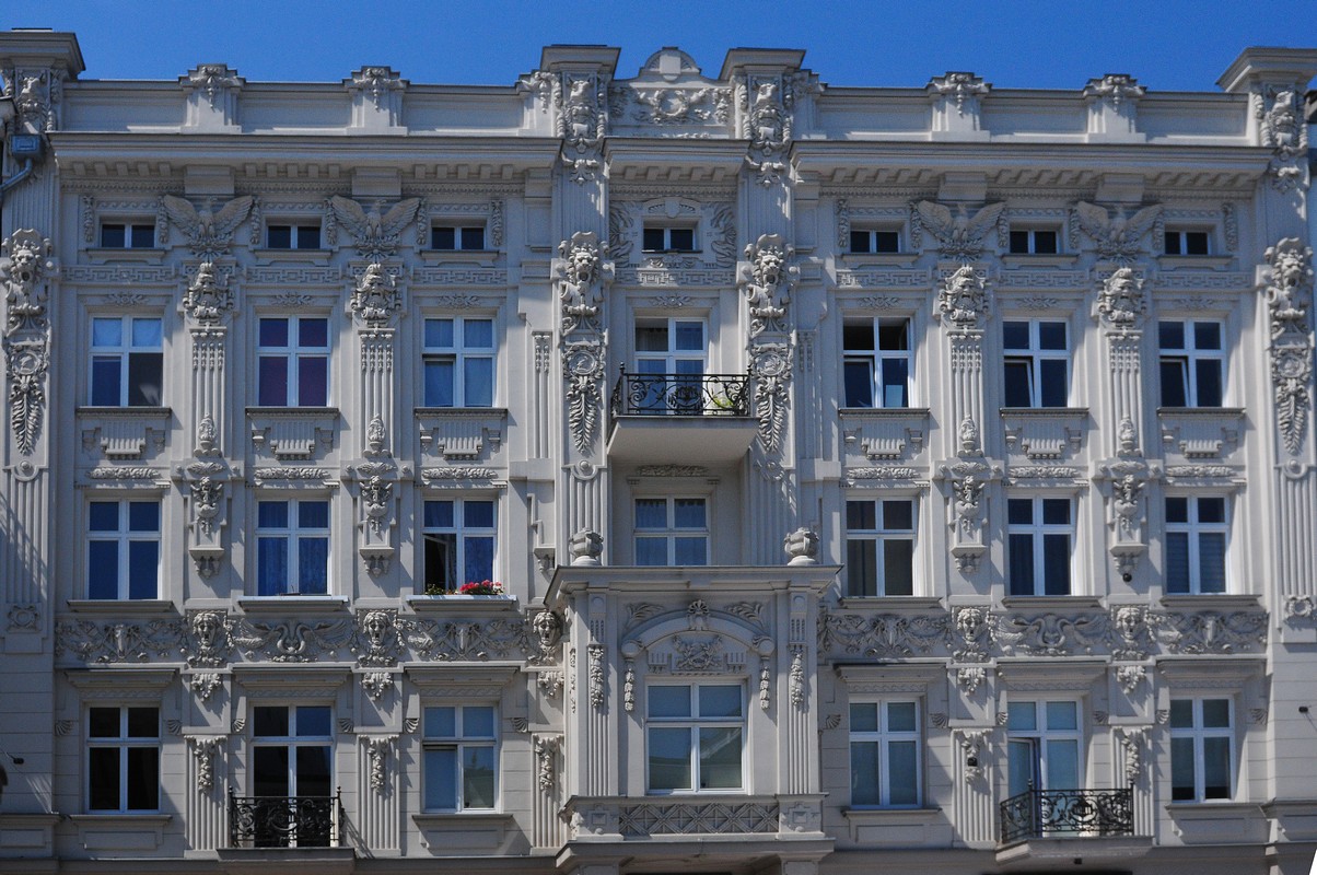Фасады зданий на главной улице Лодзи Пётрковской.Фото: 7