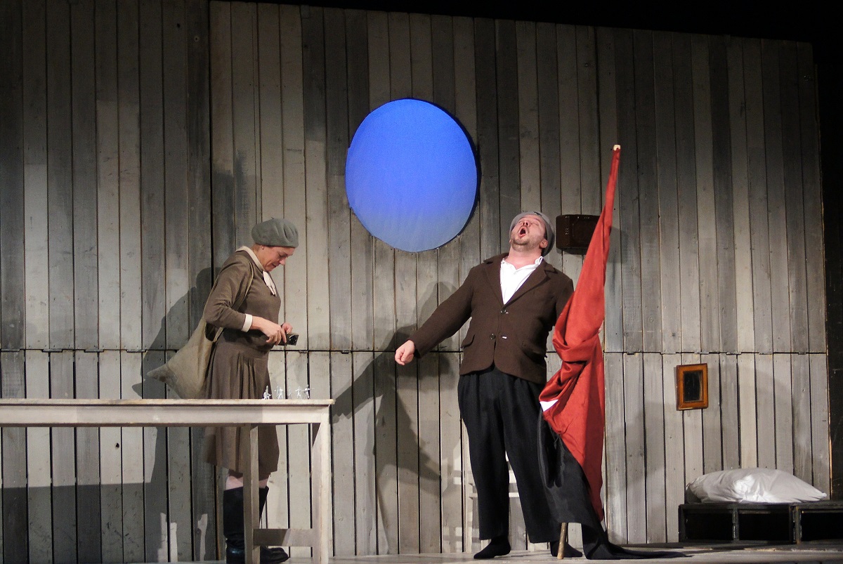 аук во воронежский камерный театр. камерный спектакль. воронежский театр камерный театр. игроки гоголь камерный. камерный спектакль.