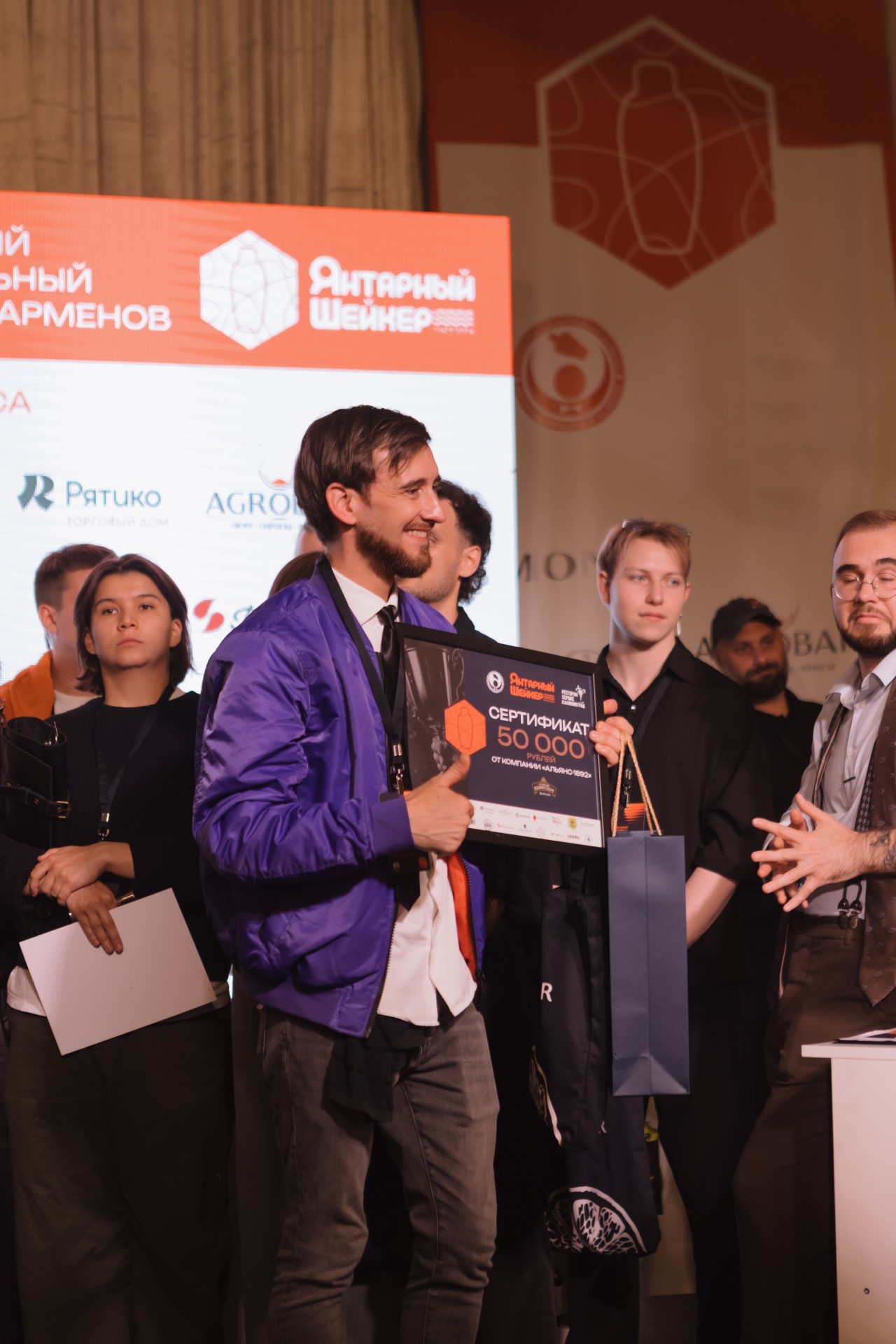 Алексей Изотин, «Качели»Фото: 1