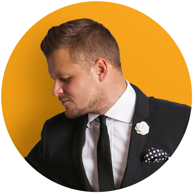 Дмитрий Апполонов, официальный ведущий ЧМ по футболу — 2018, ЕВРО-2020, Гран-При Формулы-1 России — 2021, арт-директор «Резиденции королей», основатель Appolonov Studio