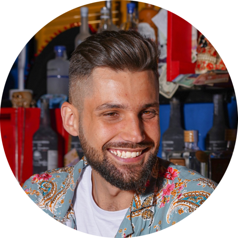 Владислав Дынник, бармен El Barritos Bar