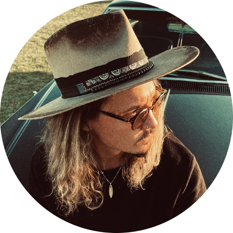 Андрей Цветков, основать бренда U’JONNY и владелец барбешопа U’JONNY, основатель и совладелец бренда MATJO