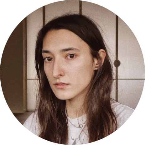 Виктория Ильюхина, преподаватель дживамукти йоги в студии Metod, сооснователь веган-кафе «Май», волонтёр приюта «Славянское»