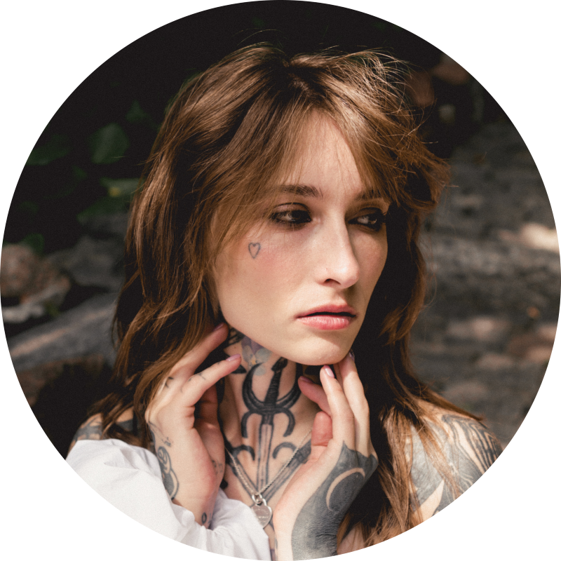 Женя, татуировщик команды «Молотов», художник