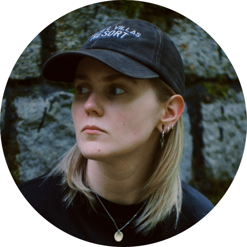 Аня Грушевская, татуировщик команды «Молотов», художник