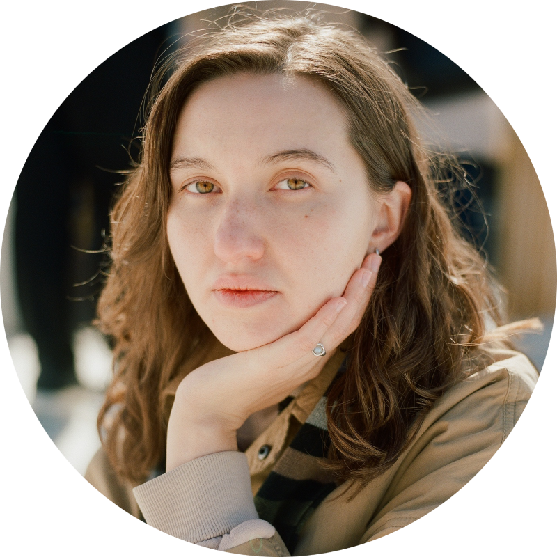 Александра Константинова, куратор выставок, графический дизайнер