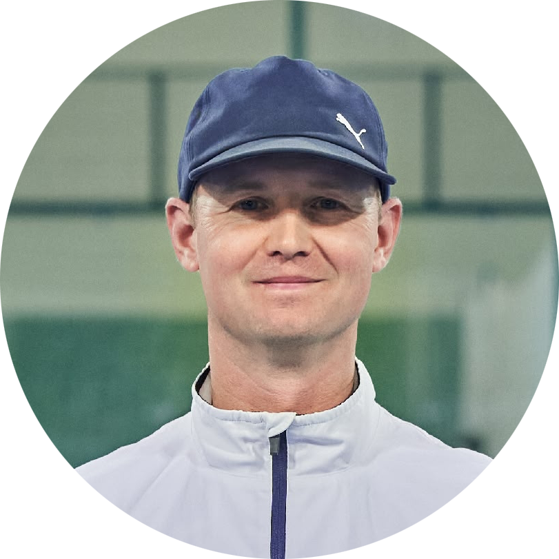 Дмитрий Исаков, старший тренер по паделу в Спорт Парк Фэмили Корт, преподаватель, сертифицированный Федерацией падела России