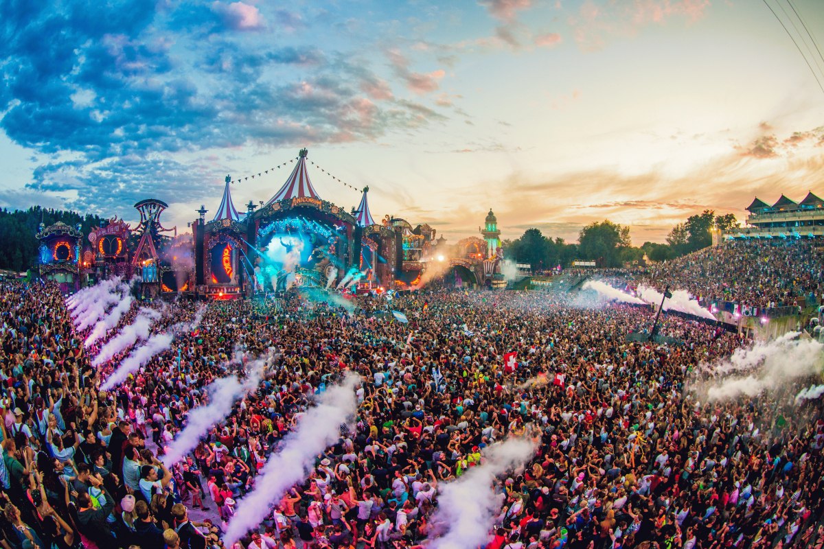 Что представляет из себя крупнейший фестиваль Tomorrowland  и как на него попасть