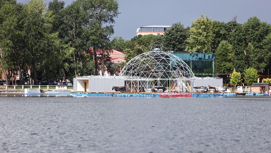 Для чего на Верхнем озере строят 10-метровый купол 