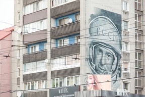 Портрет Толстого, поцелуй в масках и лисы: Какие граффити нравятся калининградцам