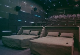 Кровати в зрительном зале: В Калининграде открывается первый кинотеатр сети «Люмен» 