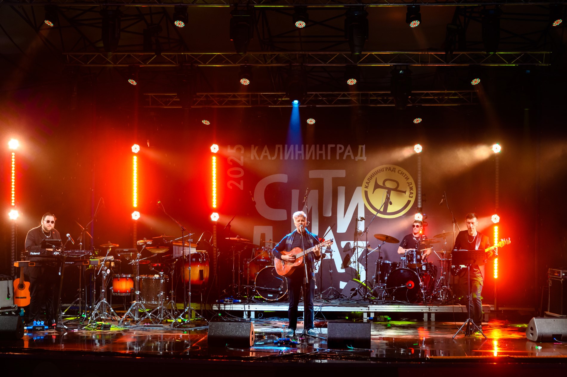 Лидер Brazzaville о песнях, спасающих жизни, и одержимости соцсетями